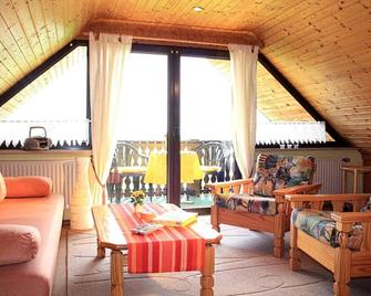 Vacation home 'Schrammsteinblick' with a magnificent panoramic view - Bad Schandau - Sala de estar