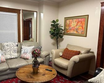 The Sun Filled Cozy Creamery - Plainville - Living room