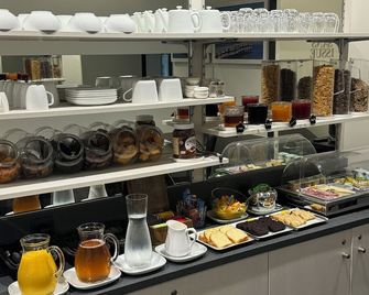 Hôtel La Pergola d'Arcachon - Arcachon - Buffet