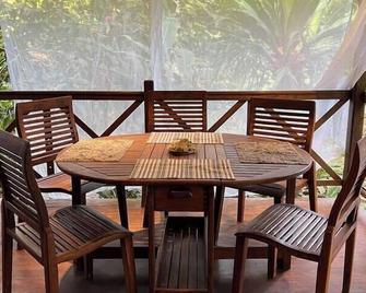 Jungle Room – Peaceful Stay Near Beach & Town - Cocles - Balcony