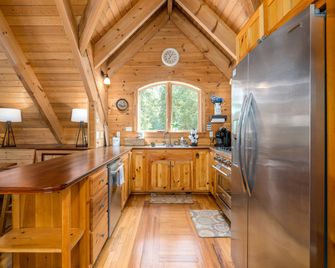 Delightful Cabin Rental with Mountain Views near Chattahoochee National Forest, Georgia - Blue Ridge - Cocina