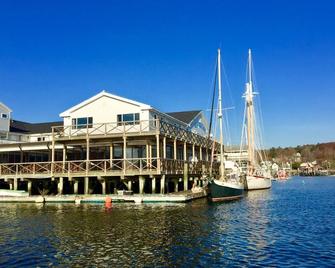 Large beautiful waterfront estate , very private in historic Wiscasset Maine - Wiscasset - Building