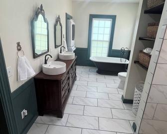 Charming 3-bedroom house with WiFi and AC in Hannibal - Hannibal