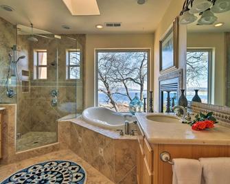 Casa dAmore Extravagant Lakefront Villa! - Granite Bay - Bathroom