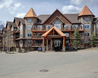 Grotto Mountain Guesthouse - Canmore - Building