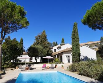 Villa in Campagnan with swimming pool - Campagnan - Piscina