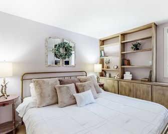 Wonderful Condo Close to Sugarbush Resort with Pool & WiFi - Warren - Bedroom