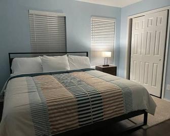 Deer House at Timberwood Park Newly renovated! - Leon Valley - Bedroom