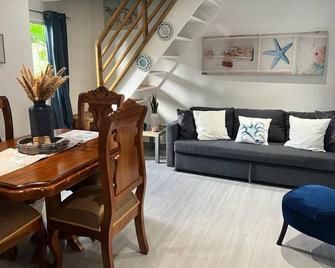 One Bed Apartment at Las Pascualas Samana, RD - Samana - Salle à manger
