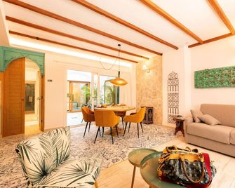 Casa Esmeralda - Luxury Boutique Apartments Old Town - Estepona - Huiskamer