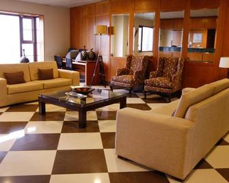 Hotel Diego de Almagro Coyhaique - Coyhaique - Living room