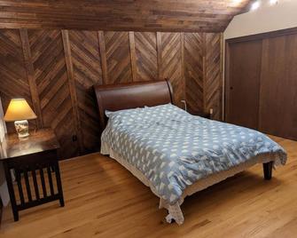 Spacious vacation townhome unit with a pool - Weston - Bedroom