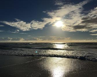 Sid's Place! Pets Beach Mt Coolum Shops Golf For A Quiet & Relaxing Stay! - Mount Coolum