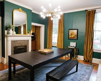 Modern 3br Retreat | Pool & Pets Allowed - Montgomery - Dining room