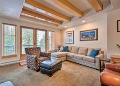 Ski-In and Ski-Out Solitude Condo with Rooftop Hot Tub! - Salt Lake City - Living room