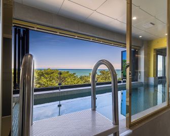 From H Brown Dot Hotel Gyeongju Yangnam - Gyeongju - Piscina