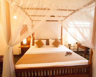 Thalpe Walawwa Heritage Villa With Private Beach Access - Unawatuna - Camera da letto