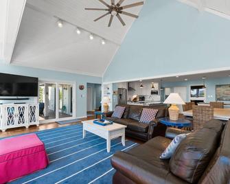 Sleeps 14 in 5BR, Ocean Views, Steps to Beach, Pet Friendly, BHI and Shoals - Bald Head Island - Living room