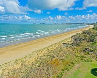 Driftwood on the Beach - Up Stairs Unit 7 - Yeppoon - Beach