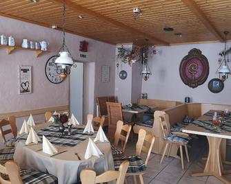 Ferienwohnung mit Dachterrasse und kostenfreier WLAN-Nutzung - Marzling - Restaurant
