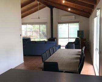 Moggs Creek Beach House - Fairhaven - Dining room