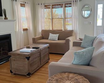 Lagoon Waterfront Family Vacation Minutes To Beach Lbi - Manahawkin - Living room