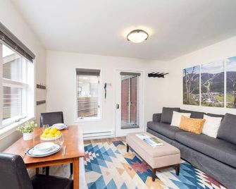 Cloud Nine! Near Chair 7, Top Floor On River + Hot Tub 1 Bedroom Condo - Telluride - Sala de estar