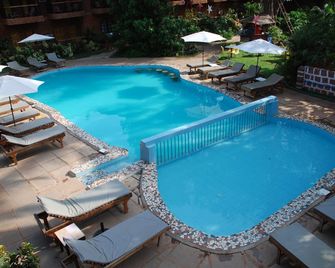 Sea Breeze Beach, Calangute, Goa - קלנגוטה - בריכה