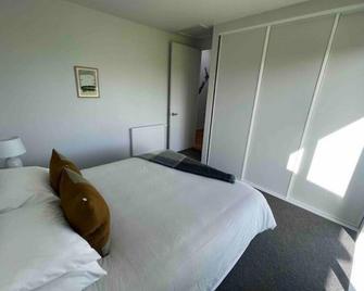 Mathesons Escape - Fox Glacier - Bedroom