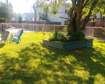 New Listing! Style Meets the Sea 1st floor living, 2 3br 1 ba - Wildwood - Patio