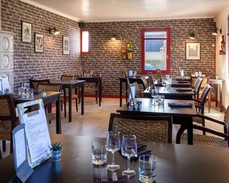 Logis Hotel Le Nuage - La Bussière - Restaurante