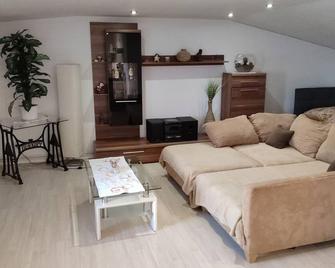 Leipzig-Neuseeland-Ferienwohnung - Rötha - Sala de estar