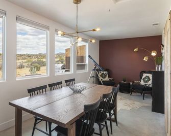 The Cherokee House in Joshua Tree - Joshua Tree - Dining room