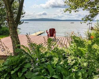 Boutique Muskoka Oasis. Waterfrontfirepithottub - Sundridge - Outdoors view