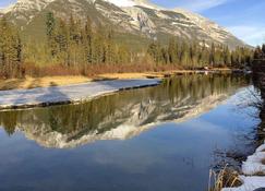 Canmore Escape 1 Bedroom Condo. Swimming Pool And Hot Tubs - Canmore