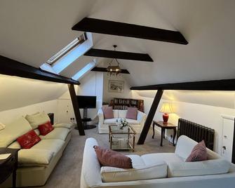 Victorian Mannor House with easy London access - Godalming - Living room
