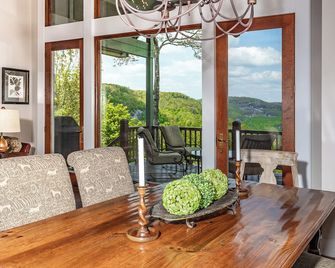 Beautiful Mountain home in Lake Toxaway Estates - Lake Toxaway - Comedor