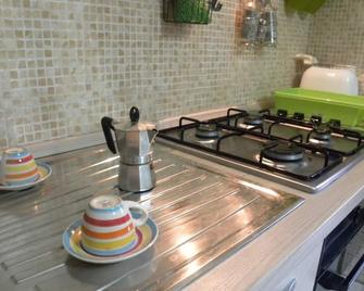 Casa Friends' house Napoli - نابليس - مطبخ