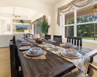 Private Cabana home. Heated pool. 3400 sq ft of luxury! Kids and pets welcome. - Spring Hill - Comedor