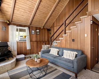 Hottub, Firepit, Grill, Deck, Playset & Wifi - Mount Jackson - Sala de estar