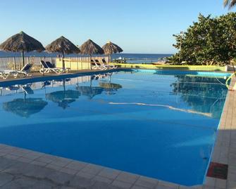Islazul Hotel Costa Morena - Playa Cazonal - Piscina