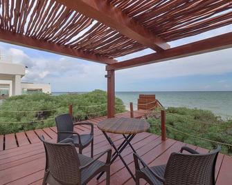 Casa Kux - Yucatan Home Rentals - Chicxulub Puerto - Balcony