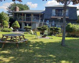 Lake Huron Beach House - Spectacular Sunsets - Bluewater - Patio