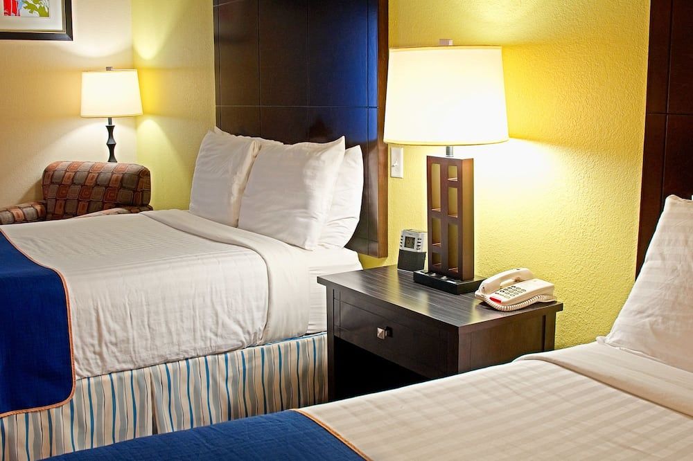 Super 8 By Wyndham Irving/Dfw Apt/North - אירווינג - חדר שינה