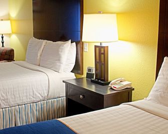 Super 8 By Wyndham Irving/Dfw Apt/North - Irving - Habitación
