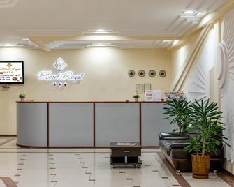 Royal Hotel Moscow - Moscow - Front desk