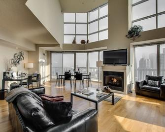 The Penthouse at Grand Plaza - Chicago - Living room