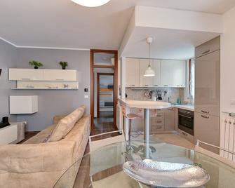 Smart House - Sirmione Holiday - Sirmione - Kitchen
