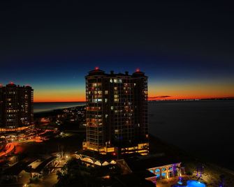 Amazing Waterview In Every Room, Portofi - Pensacola Beach - Building