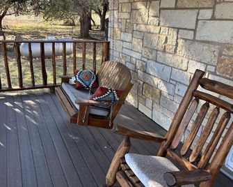 Live Oak Combo - Cabin & Annex - 3 bedrooms for larger groups outside Lampasas - Lampasas - Balcón